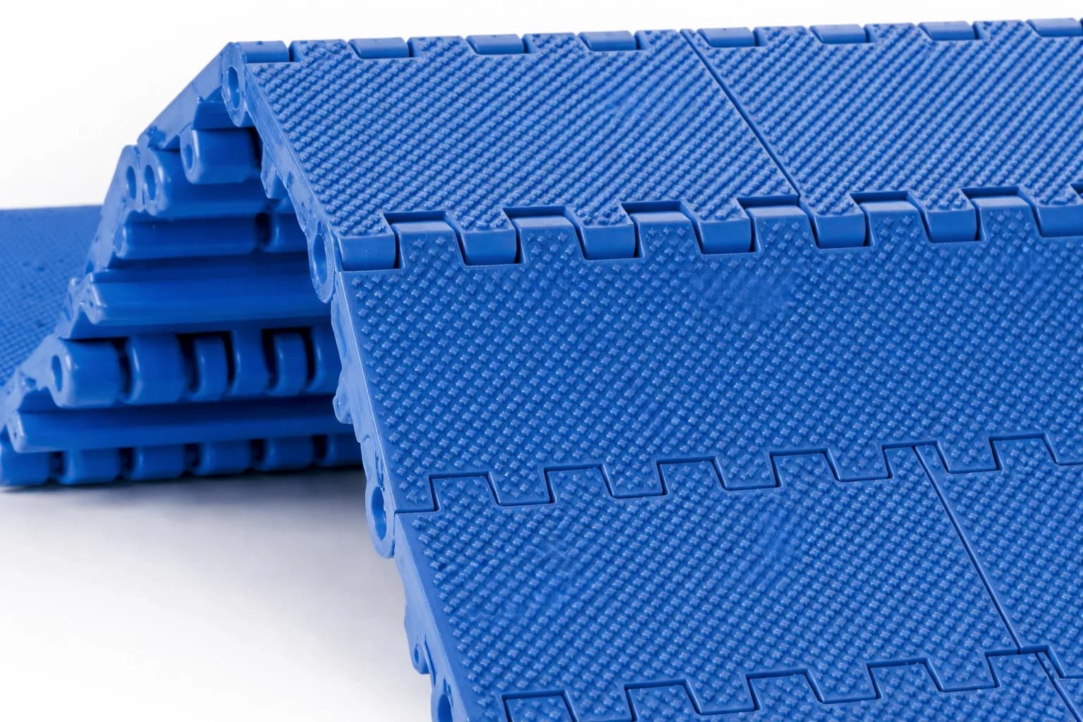 Модульные пластиковые ленты с закрытой поверхностью